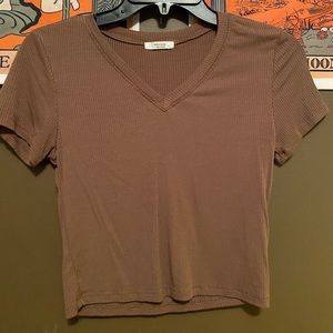 active basic v neck tee